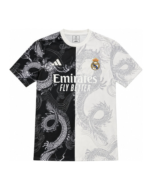 Frontal de la camiseta Real Madrid edición dragón blanca y negra, escudo y patrocinador Emirates