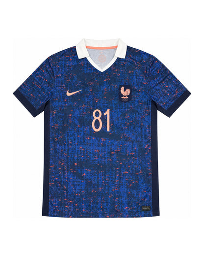 Frontal de la camiseta azul marino de Francia con textura coral, gallo FFF y cuello polo blanco