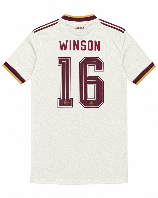 Espalda de la camiseta blanco roto España away con el nombre Winson y el número 16 en granate