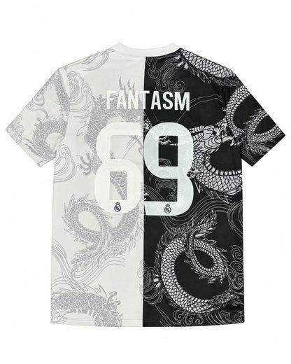 Espalda de la camiseta Real Madrid edición dragón blanca y negra con el nombre Fantasm y el número 69