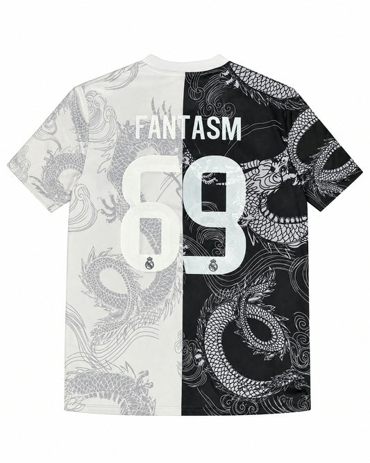 Espalda de la camiseta Real Madrid edición dragón blanca y negra con el nombre Fantasm y el número 69